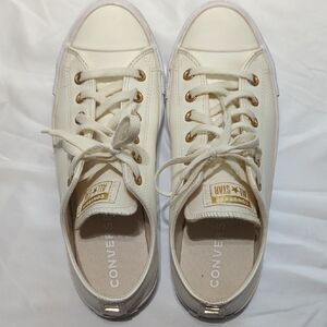 Converse Women's Off-White Sneakers with Gold Accents Size 10... Beautiful!!!